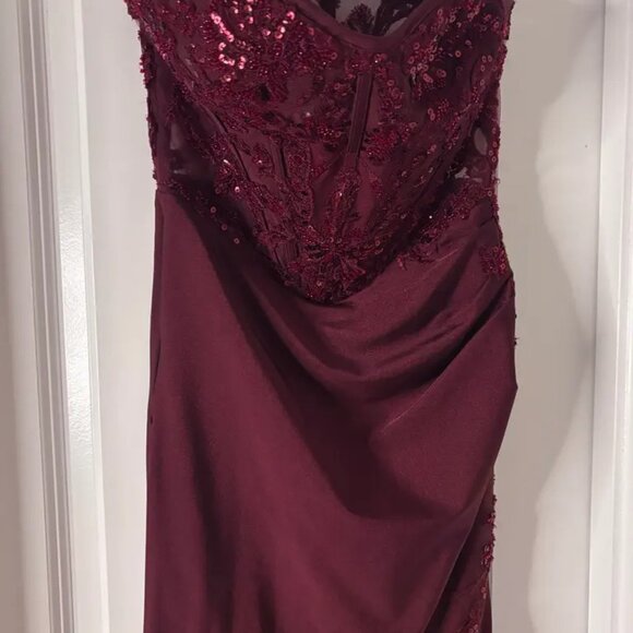 Burgundy ball gown - Picture 1 of 2